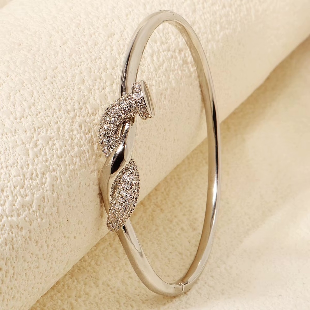 1pcs Trendy Ti Stainless Steel Spike Wrap Nail Bent Nail Bracelet